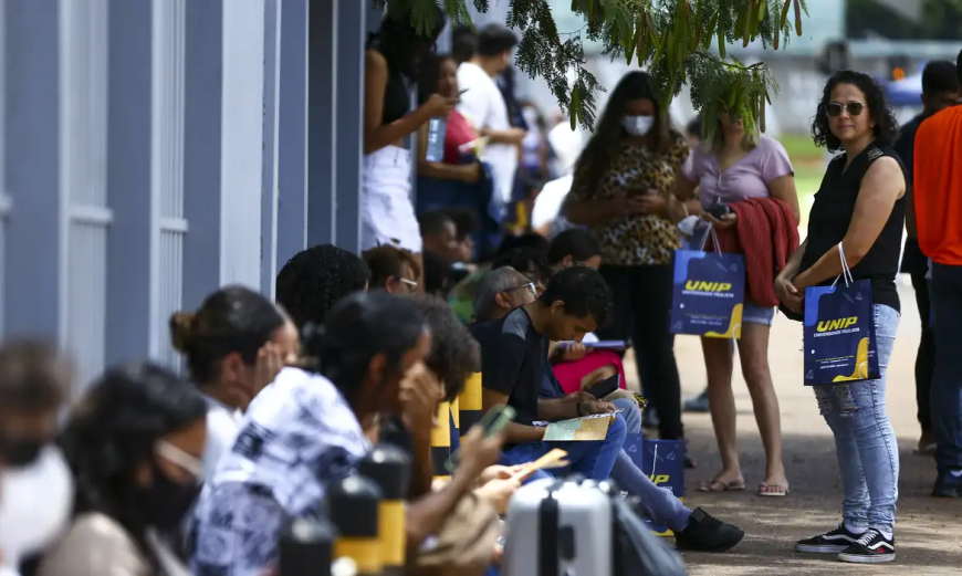 Prouni abre inscrições para bolsas de estudo no segundo semestre de 2026